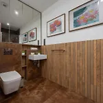Modern With Air Conditioning And Parking Near The Pge Stadium In By Renters *