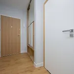 Modern With Air Conditioning And Parking Near The Pge Stadium In By Renters Apartment *