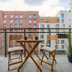 Apartment Modern With Air Conditioning And Parking Near The Pge Stadium In By Renters *