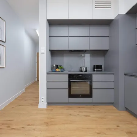 Modern With Air Conditioning And Parking Near The Pge Stadium In By Renters Daire Varşova