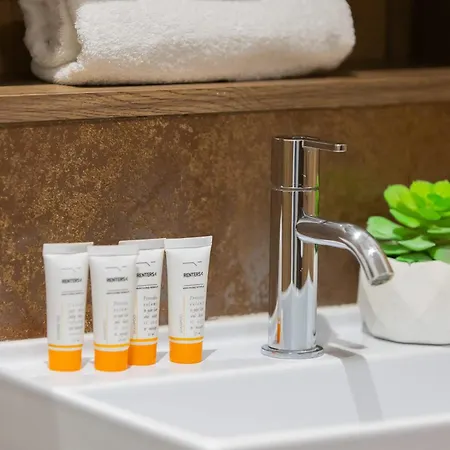 Modern With Air Conditioning And Parking Near The Pge Stadium In By Renters * Varşova