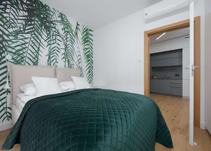 Modern With Air Conditioning And Parking Near The Pge Stadium In By Renters *