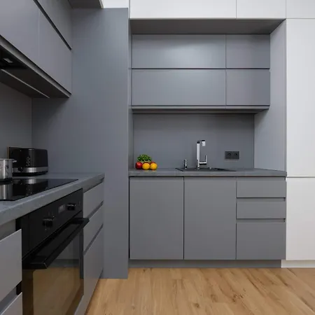 Διαμέρισμα Modern With Air Conditioning And Parking Near The Pge Stadium In By Renters *